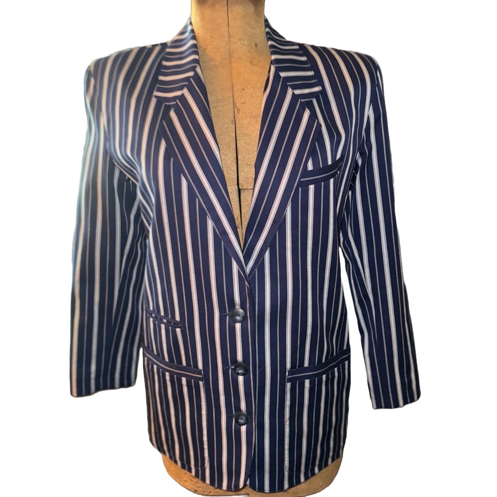 Clean, Liz Sport Blazer. Size 6 petite. Navy & white, vertical striped.